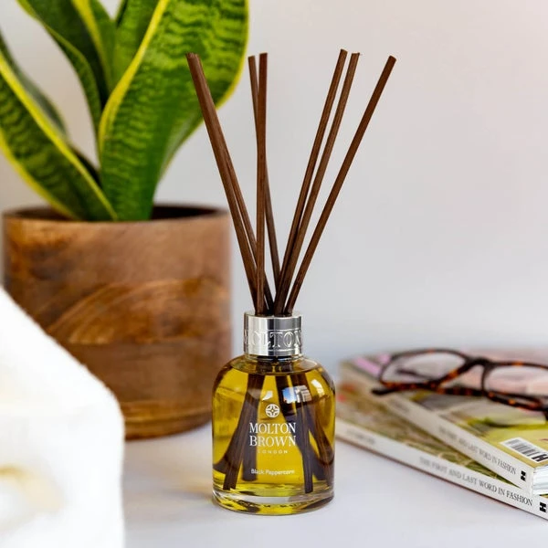 Molton Brown Black Peppercorn Aroma Reeds 150ml 8 Molton Brown Black Peppercorn Aroma Reeds 150ml - Image 6