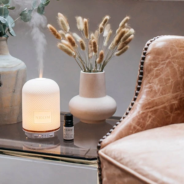 NEOM Scent To Boost Your Energy Essential Oil Blend 10ml 5 NEOM Scent To Boost Your Energy Essential Oil Blend 10ml - Image 3